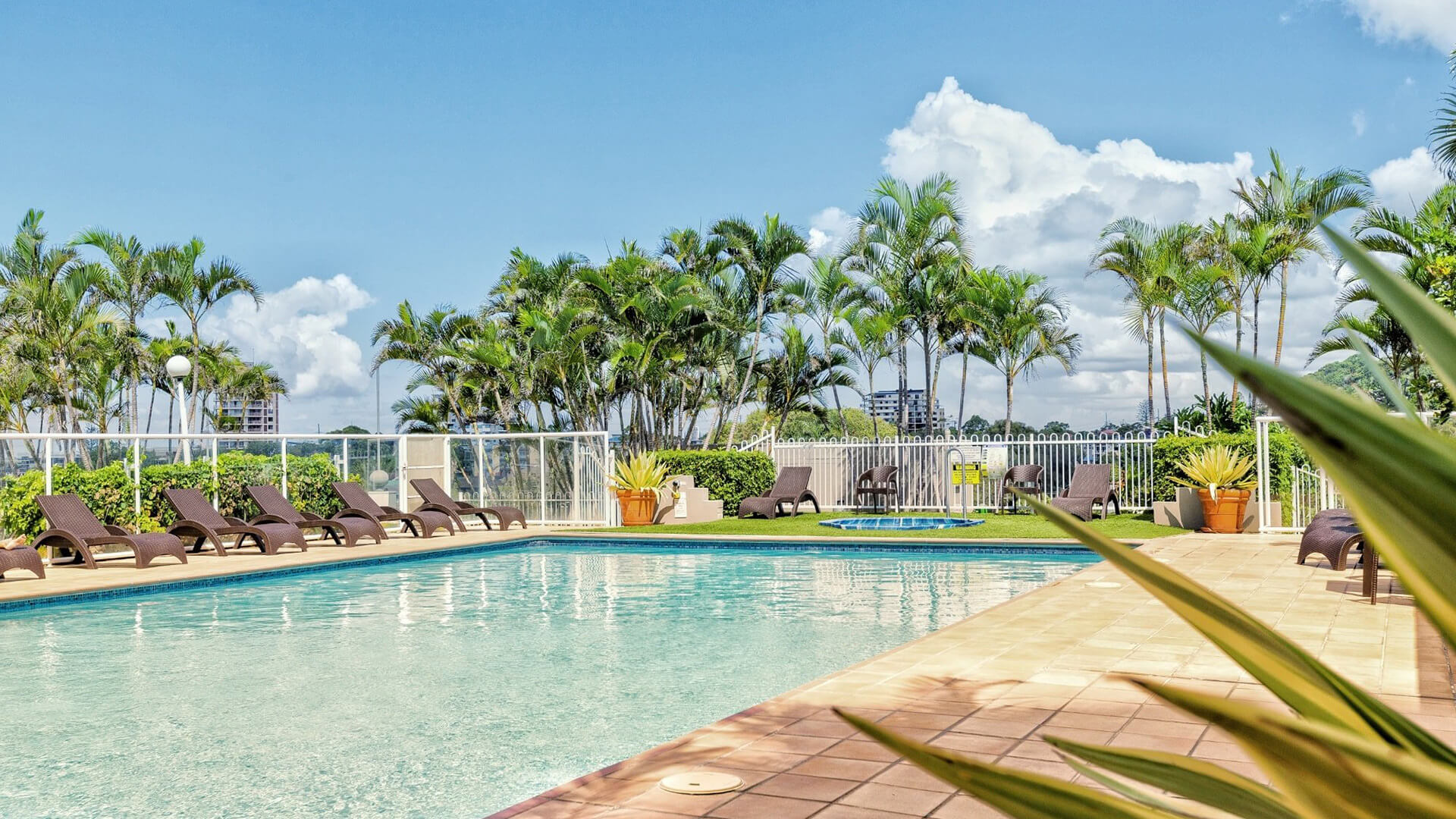 ULTIQA Points North. Swimming Pool.
