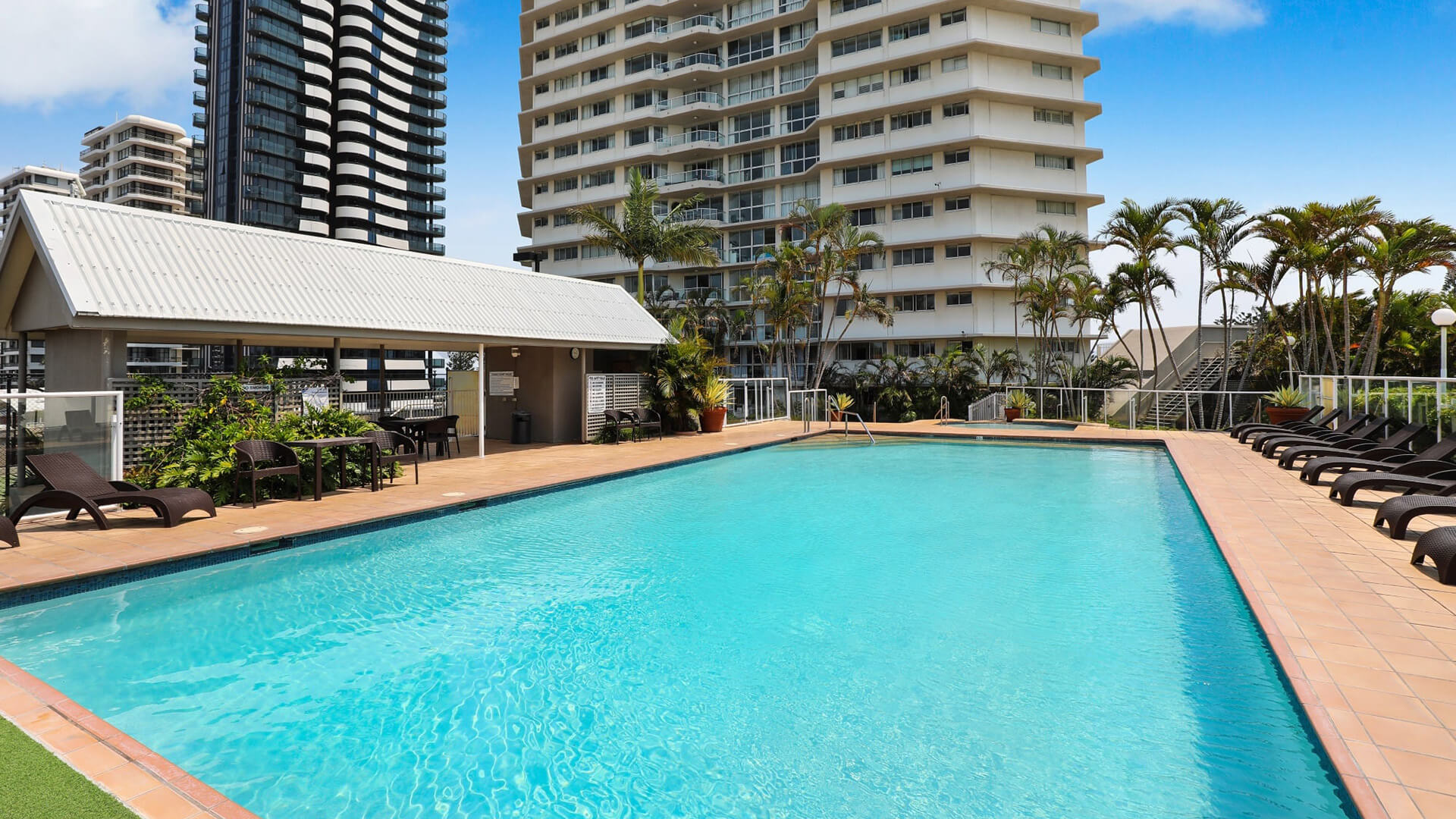 ULTIQA Points North. Swimming Pool.