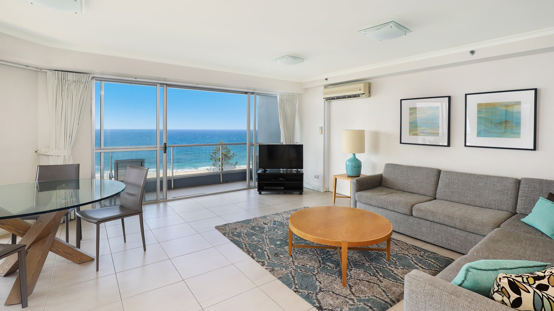 ULTIQA Points North. Deluxe 2 Bedroom Centre Front Apartment. Lounge and Dining Areas with Beautiful Sea Views.
