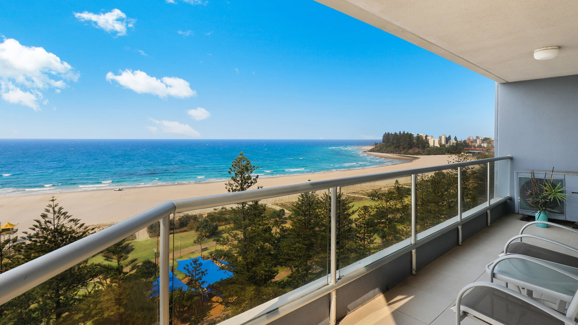 ULTIQA Points North. Deluxe 2 Bedroom Centre Front Apartment. Breathtaking Sea Views from the Balcony.