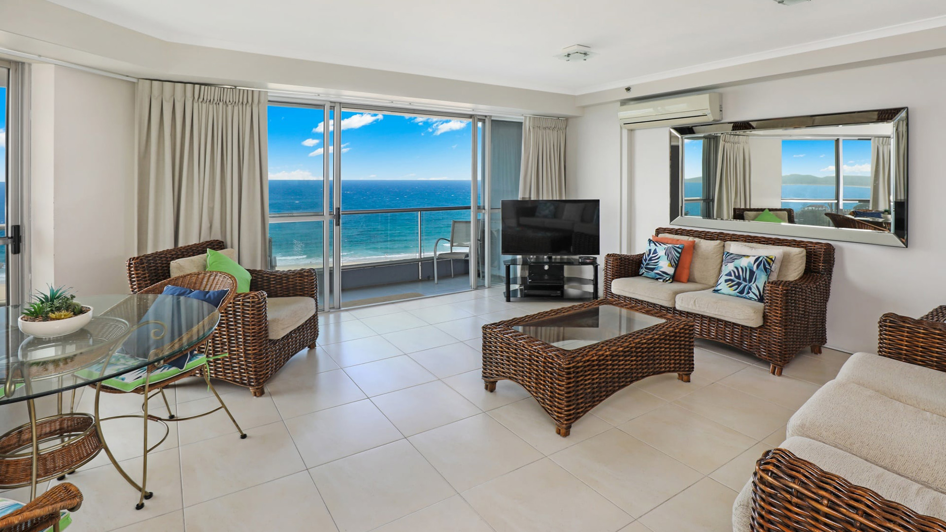 ULTIQA Points North. Deluxe 2 Bedroom Centre Front Apartment. Lounge and Dining Areas with Beautiful Sea Views.