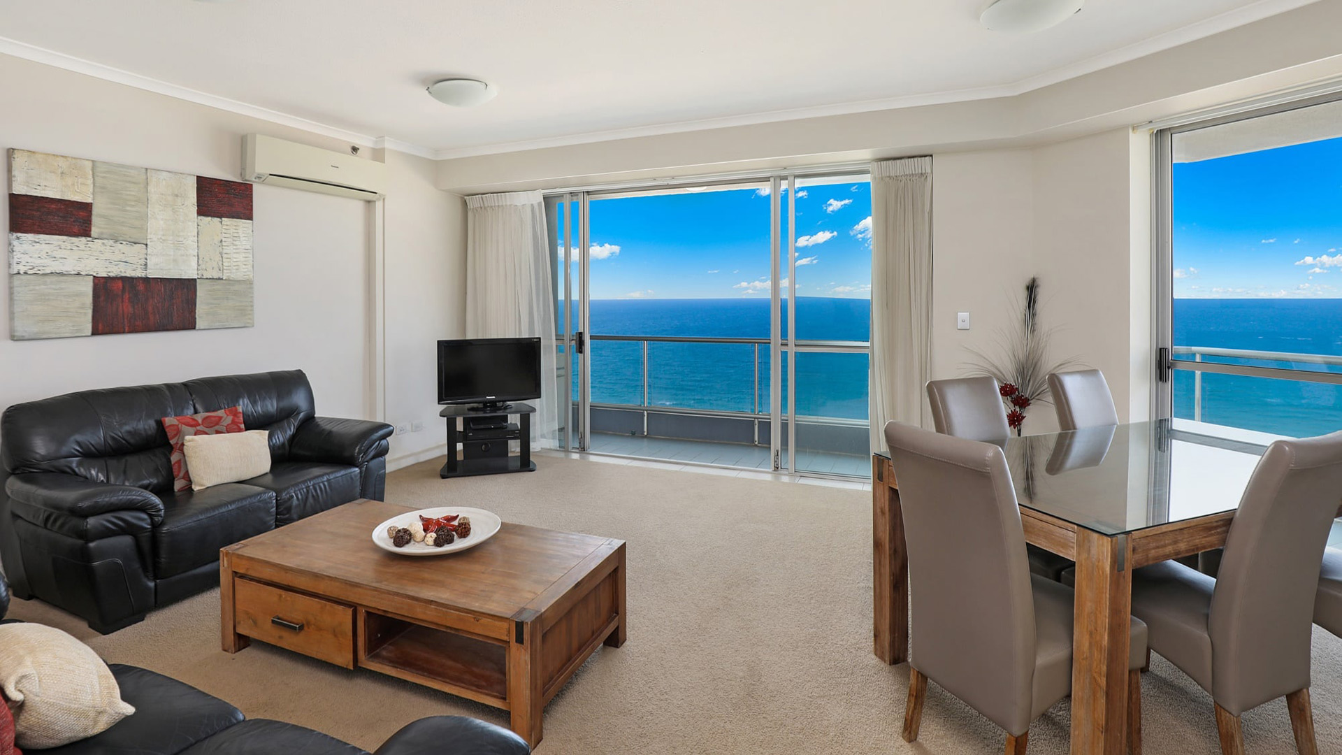 ULTIQA Points North. Deluxe 2 Bedroom Centre Front Apartment. Lounge and Dining Areas with Beautiful Sea Views.