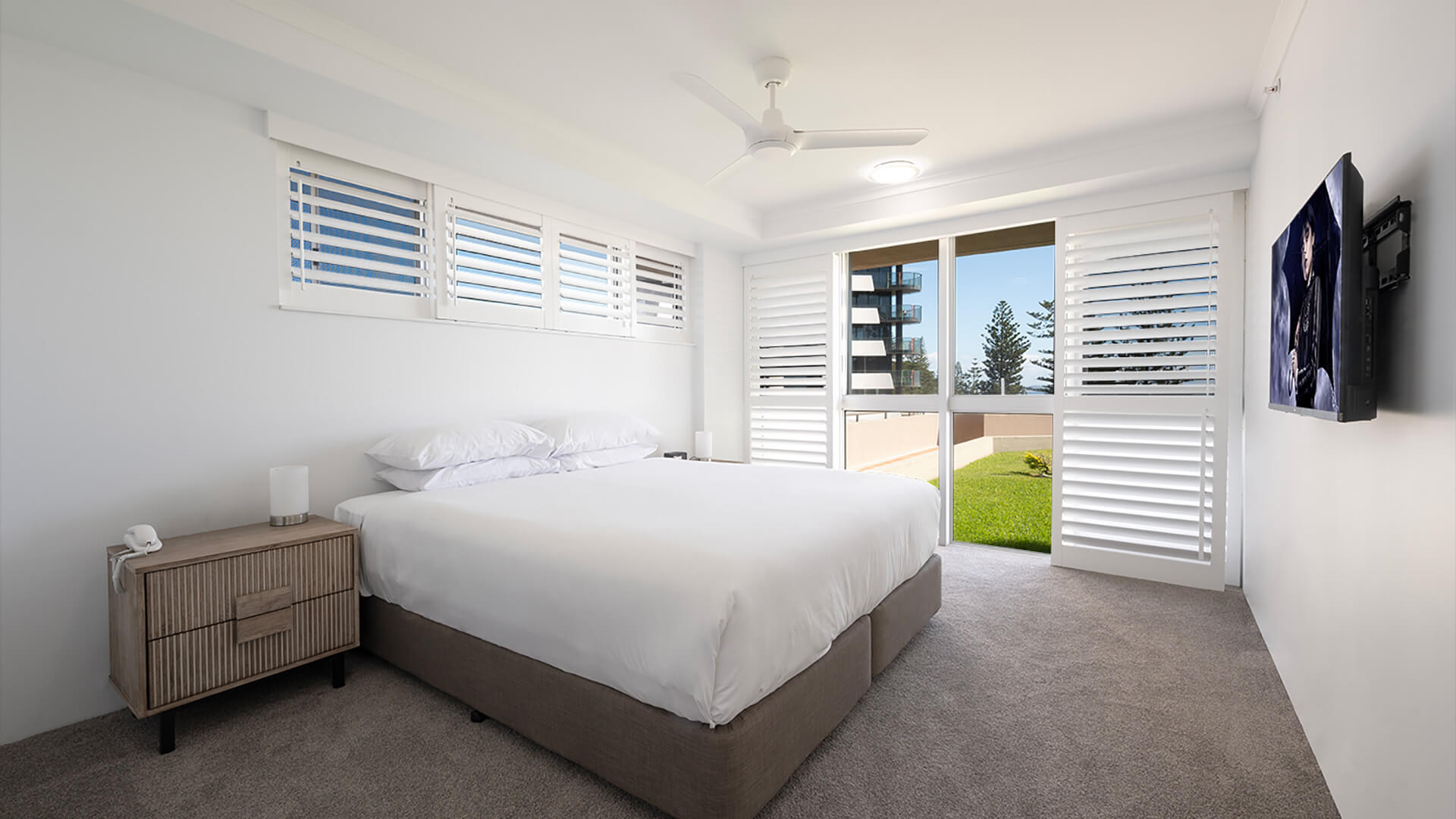 ULTIQA Points North. Superior 2 Bedroom Courtyard Apartment. Main Bedroom.