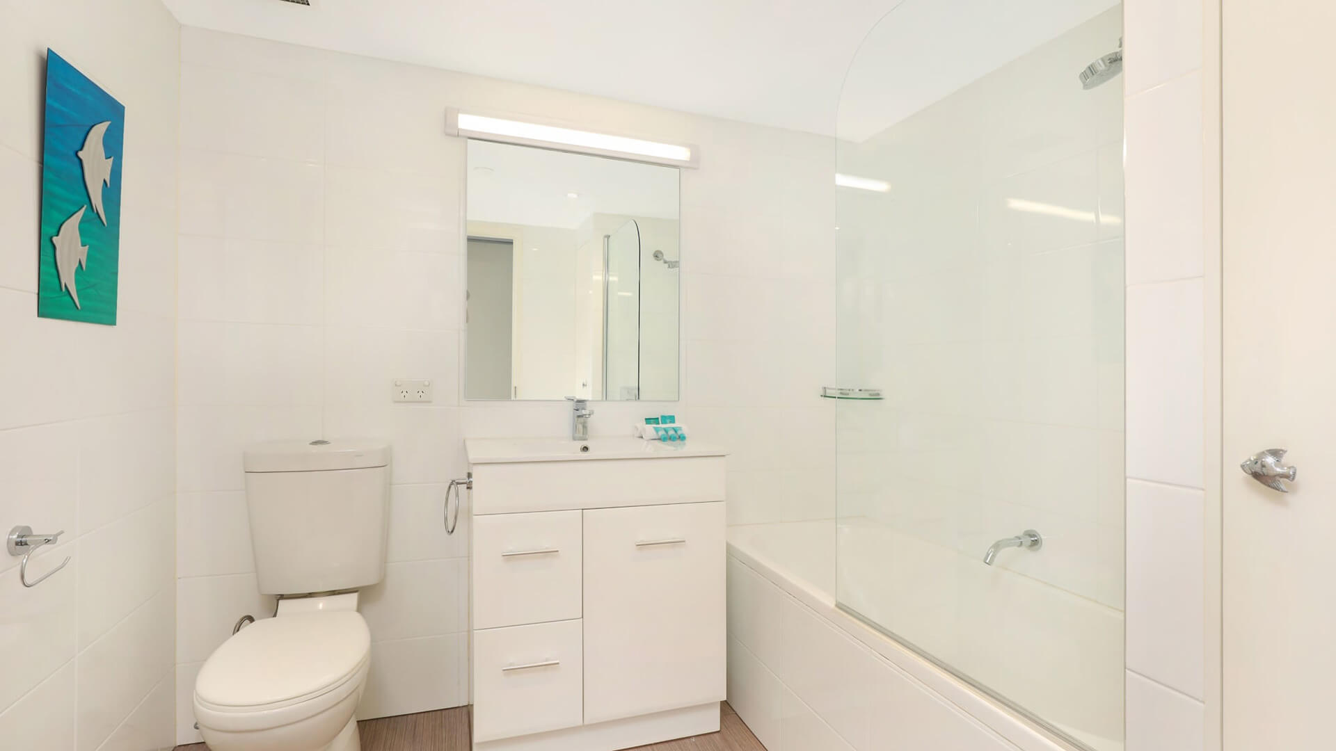 ULTIQA Points North. Superior 2 Bedroom Ocean View Apartment. Bathroom.