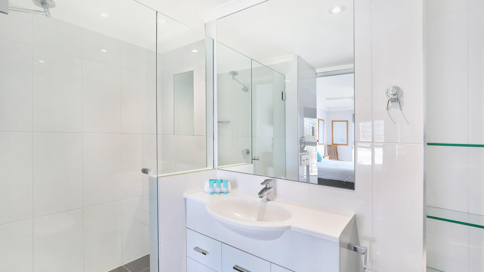 ULTIQA Points North. Superior 2 Bedroom Ocean View Apartment. Bathroom.