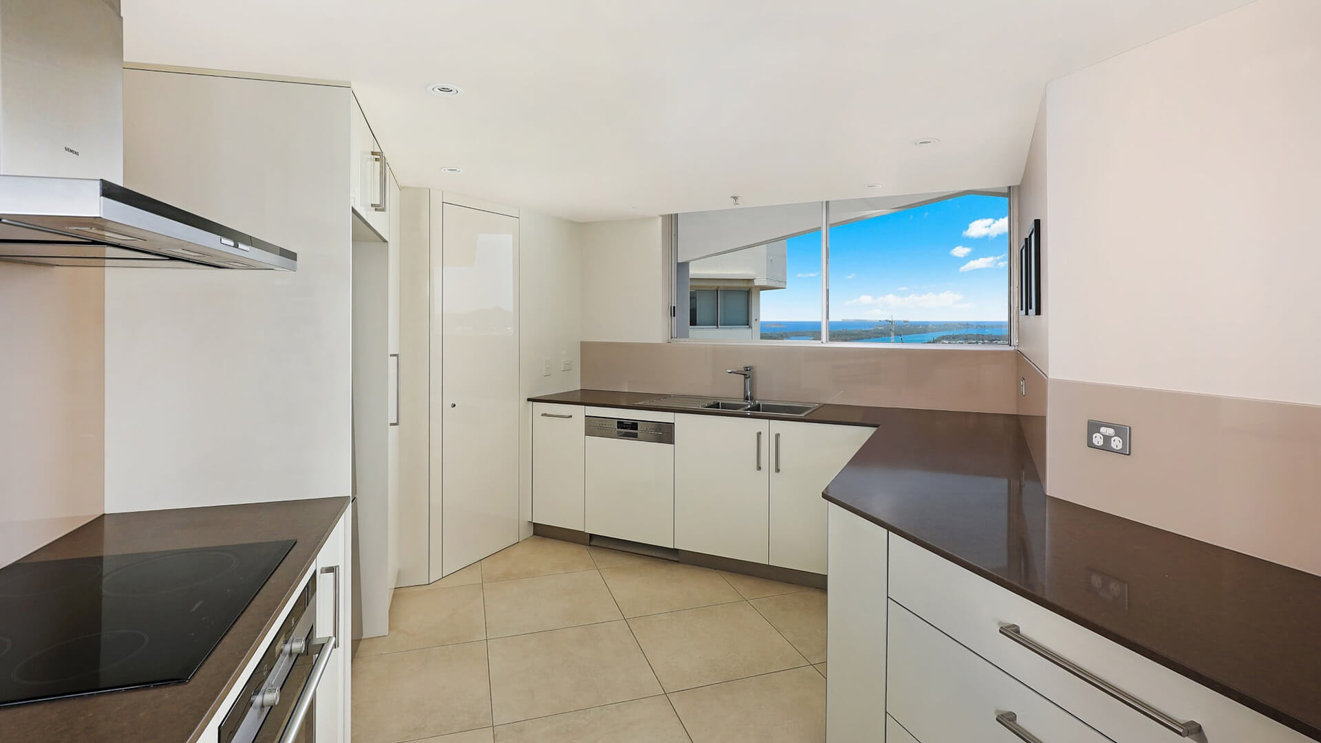 ULTIQA Points North. Superior 3 Bedroom Ocean View Apartment. Kitchen Area.