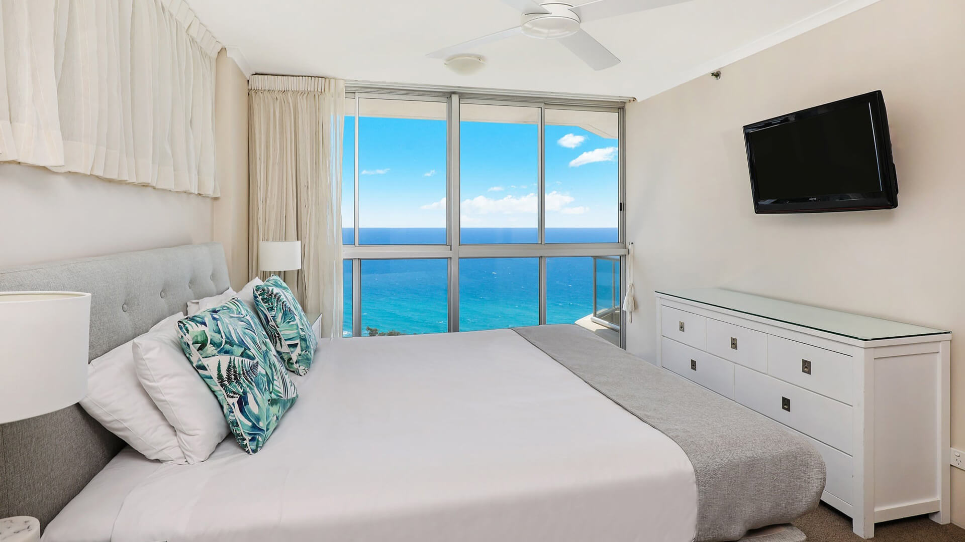 ULTIQA Points North. Superior 3 Bedroom Ocean View Apartment. Main Bedroom with a Beautiful Sea View.