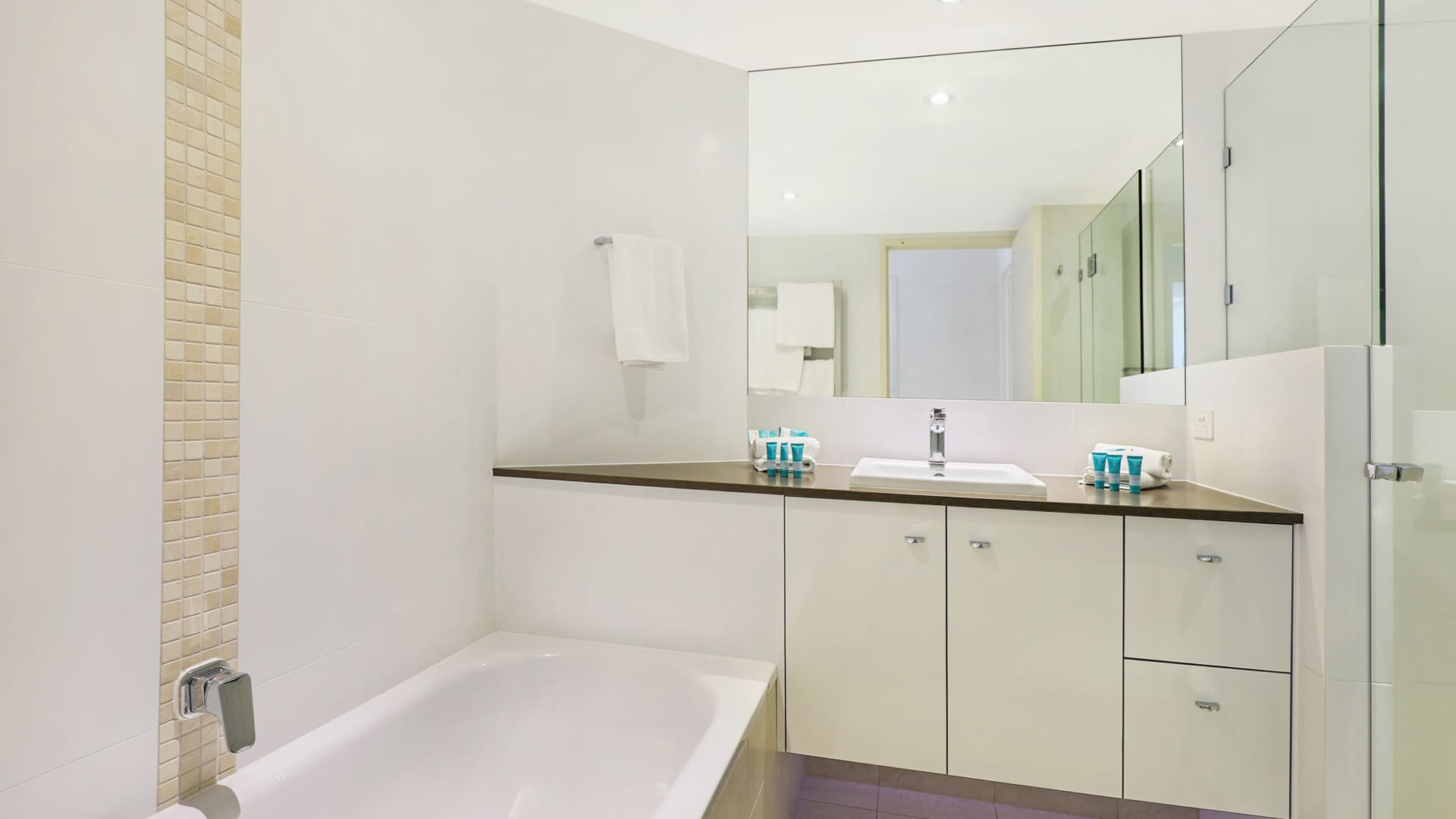 ULTIQA Points North. Superior 3 Bedroom Ocean View Apartment. Bathroom.