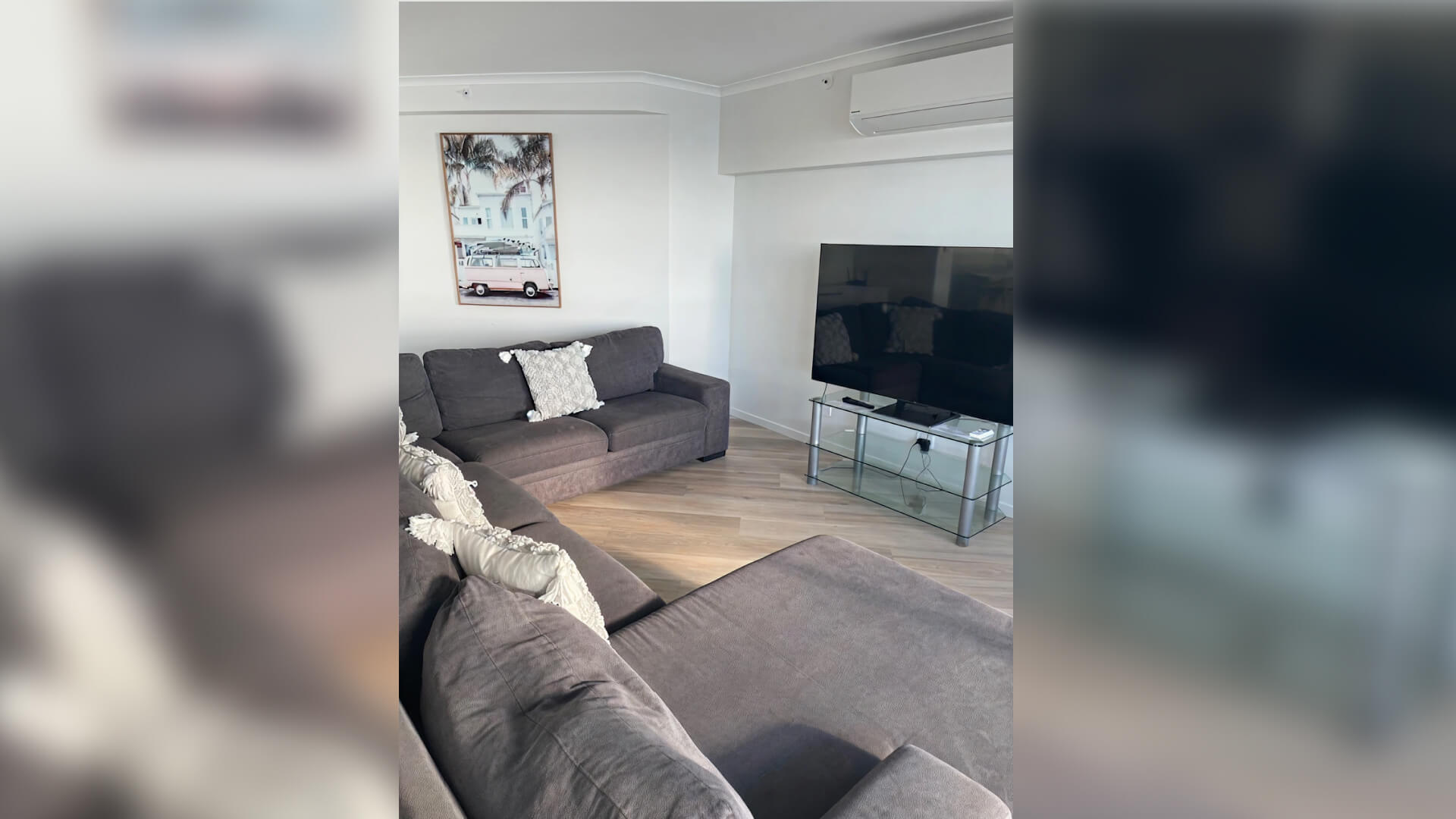 ULTIQA Points North. Deluxe 3 Bedroom Ocean View Apartment. Lounge.
