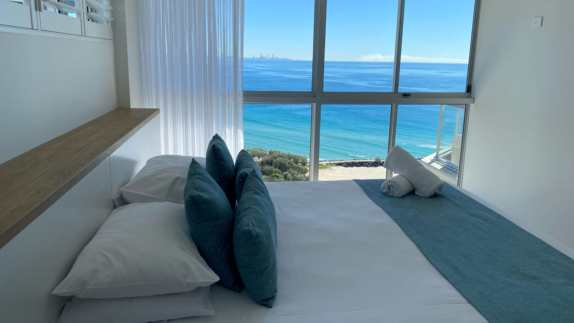 ULTIQA Points North. Deluxe 3 Bedroom Ocean View Apartment. Main Bedroom with Beautiful Sea Views.
