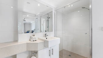 Modern bathroom with walk-in shower in the Superior 1 Bedroom Ocean View Apartment at ULTIQA Points North.